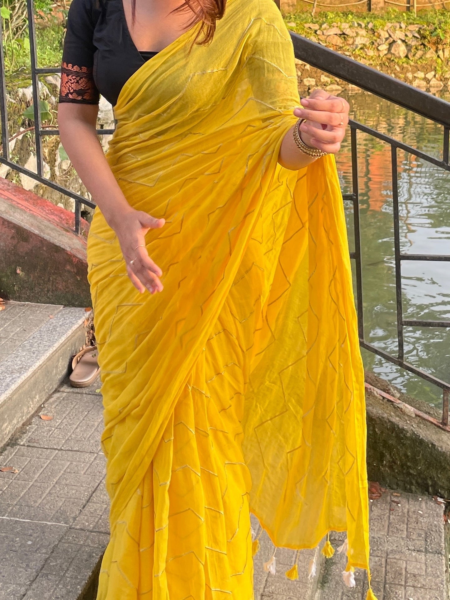 YELLOW ZIG ZAG MUL COTTON SAREE