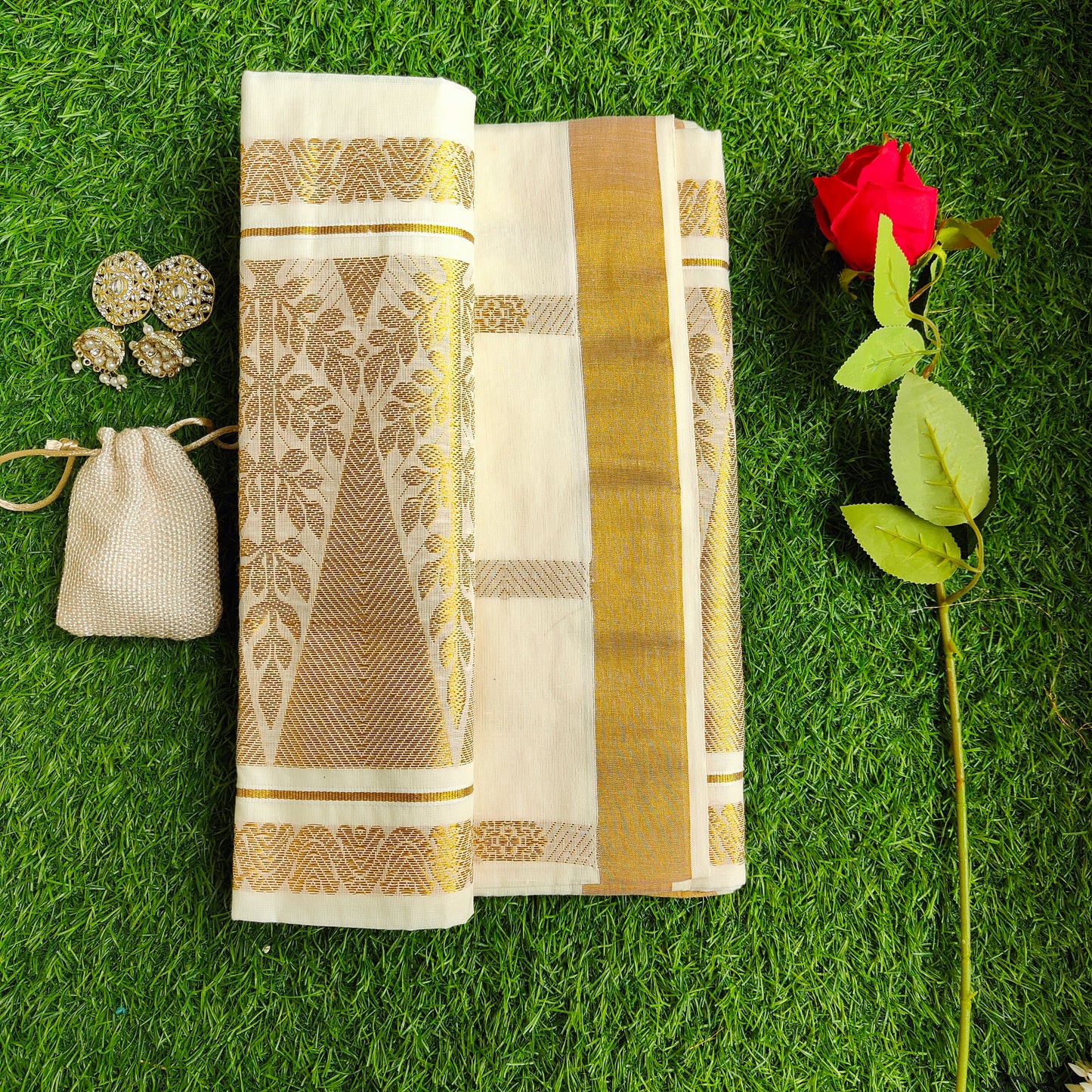 WHITE AND GOLD KERALA COTTON SAREE