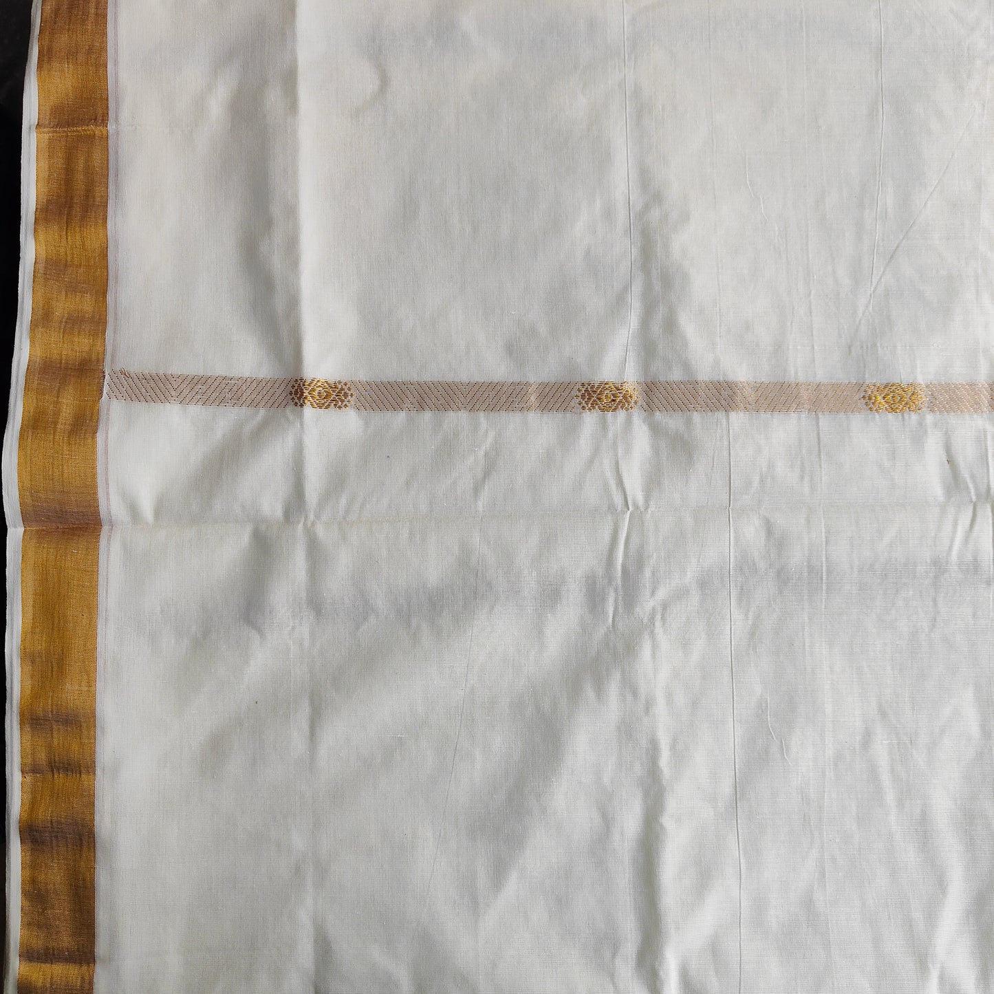 WHITE AND GOLD KERALA COTTON SAREE