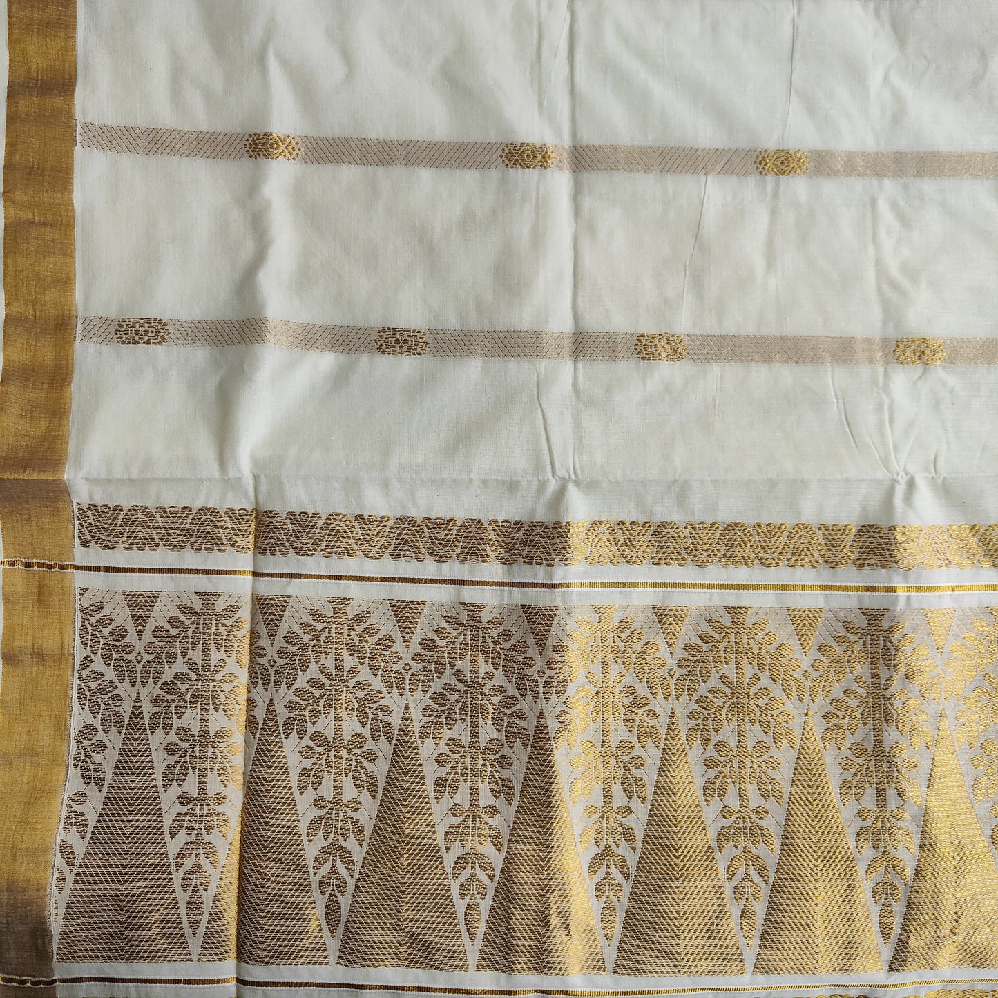 WHITE AND GOLD KERALA COTTON SAREE